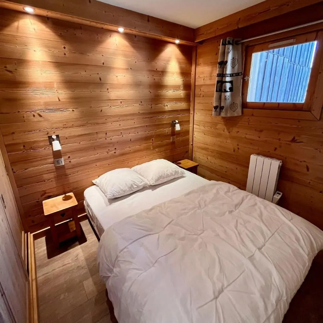 Residence Alpinea - Appartement 4-5 Personnes - Ski Aux Pieds Meribel Apartment