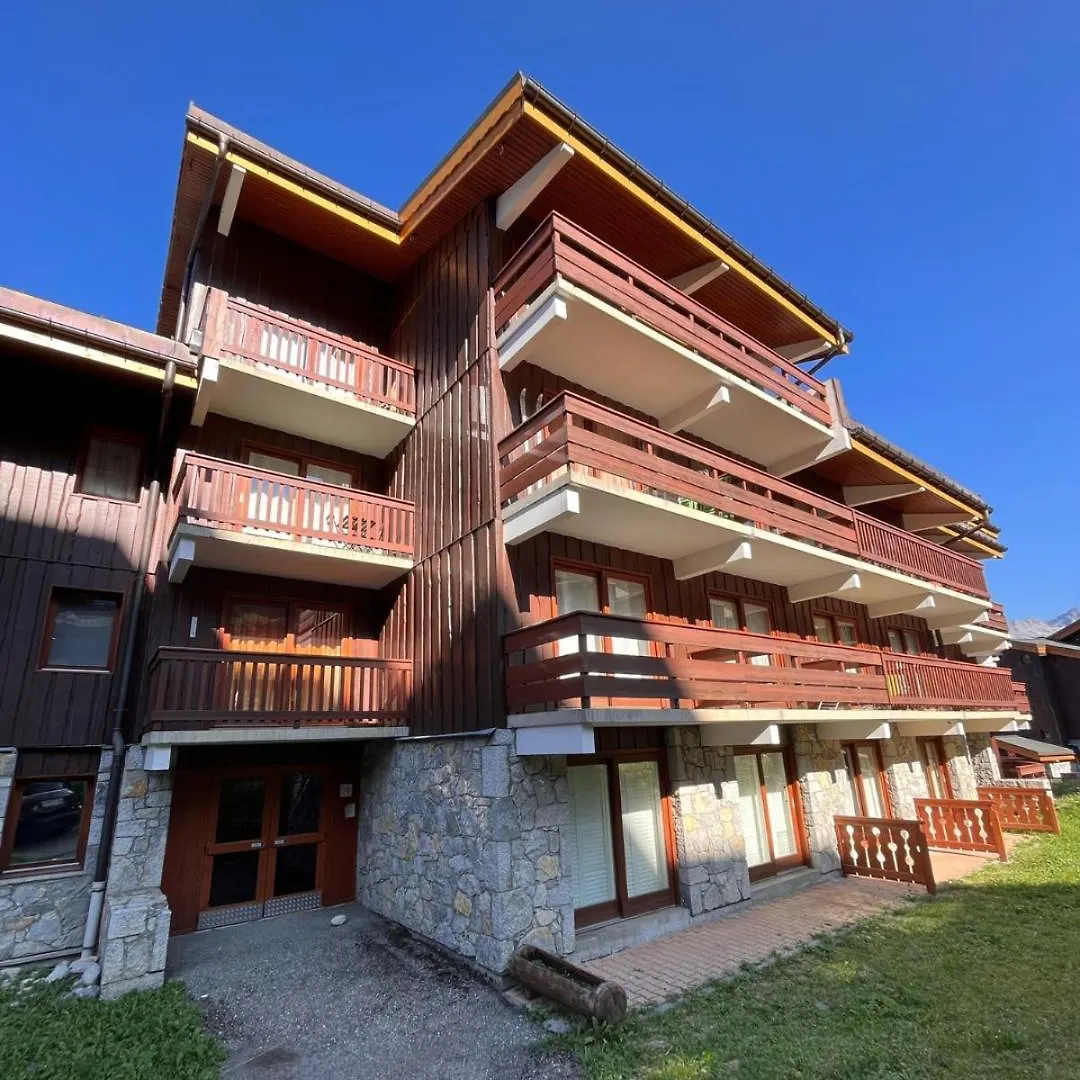 Apartment Residence Alpinea - Appartement 4-5 Personnes - Ski Aux Pieds Meribel
