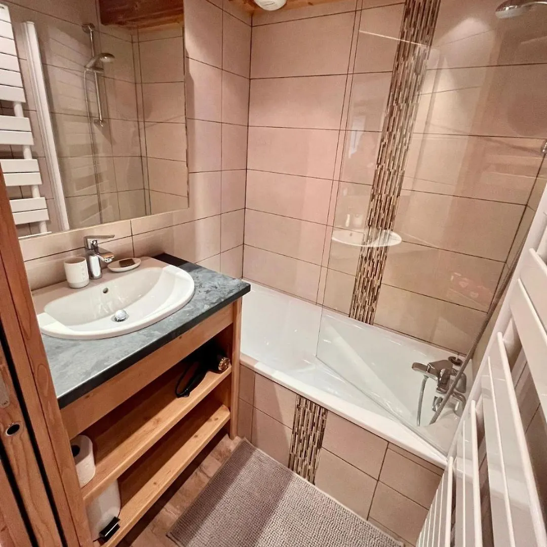 Apartment Residence Alpinea - Appartement 4-5 Personnes - Ski Aux Pieds Meribel France