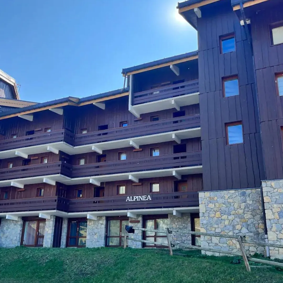Residence Alpinea - Appartement 4-5 Personnes - Ski Aux Pieds Meribel France